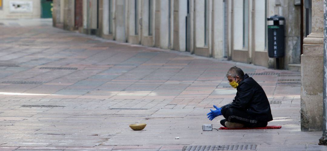 Personas sin hogar permanecen en la calle durante el estado de Alarma por el COVID-19