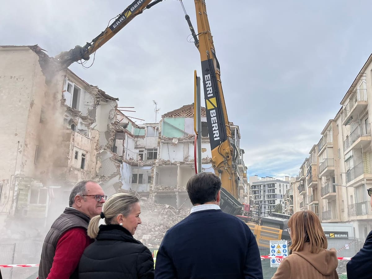 Comienza el derribo del bloque once de San Antón