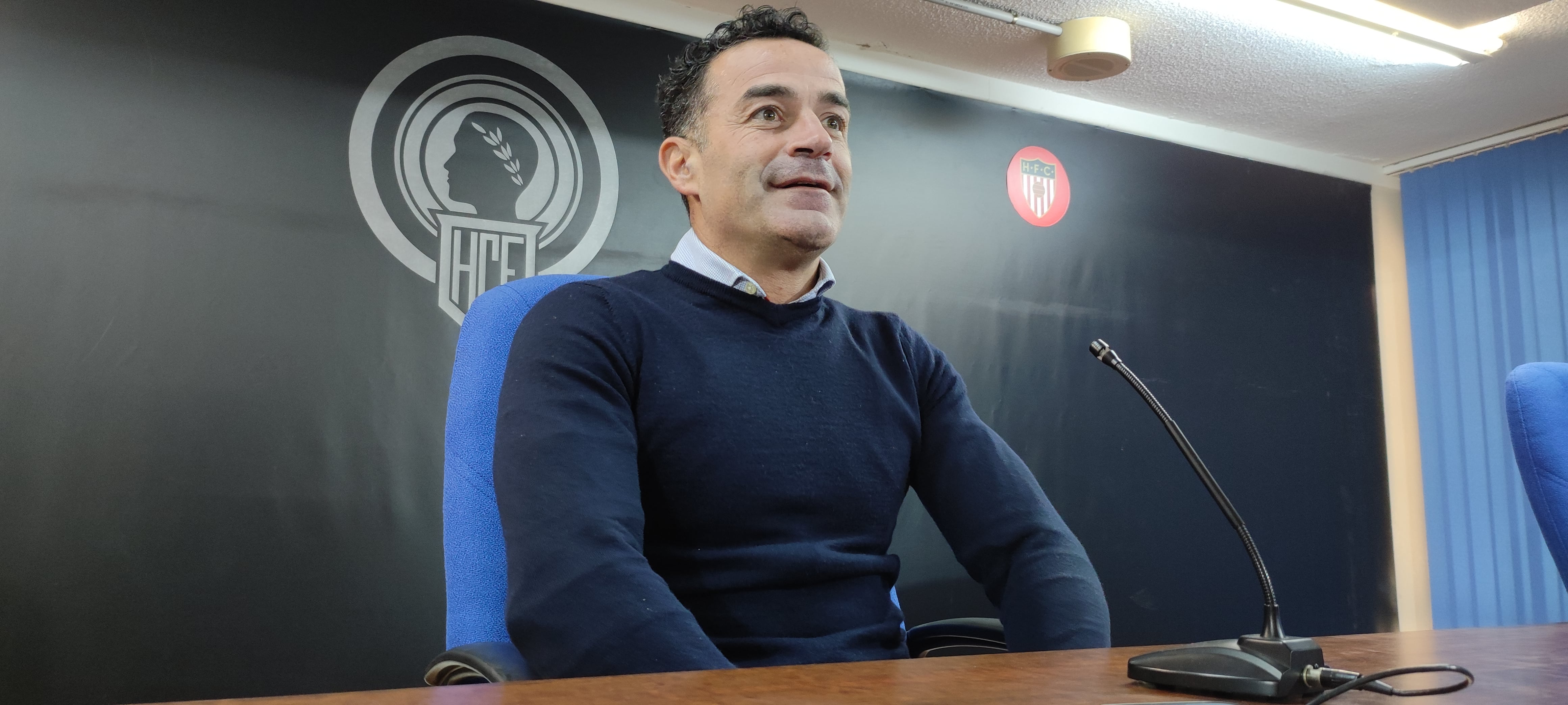 Paco Peña, director deportivo del Hércules CF, en la sala de prensa del Rico Pérez