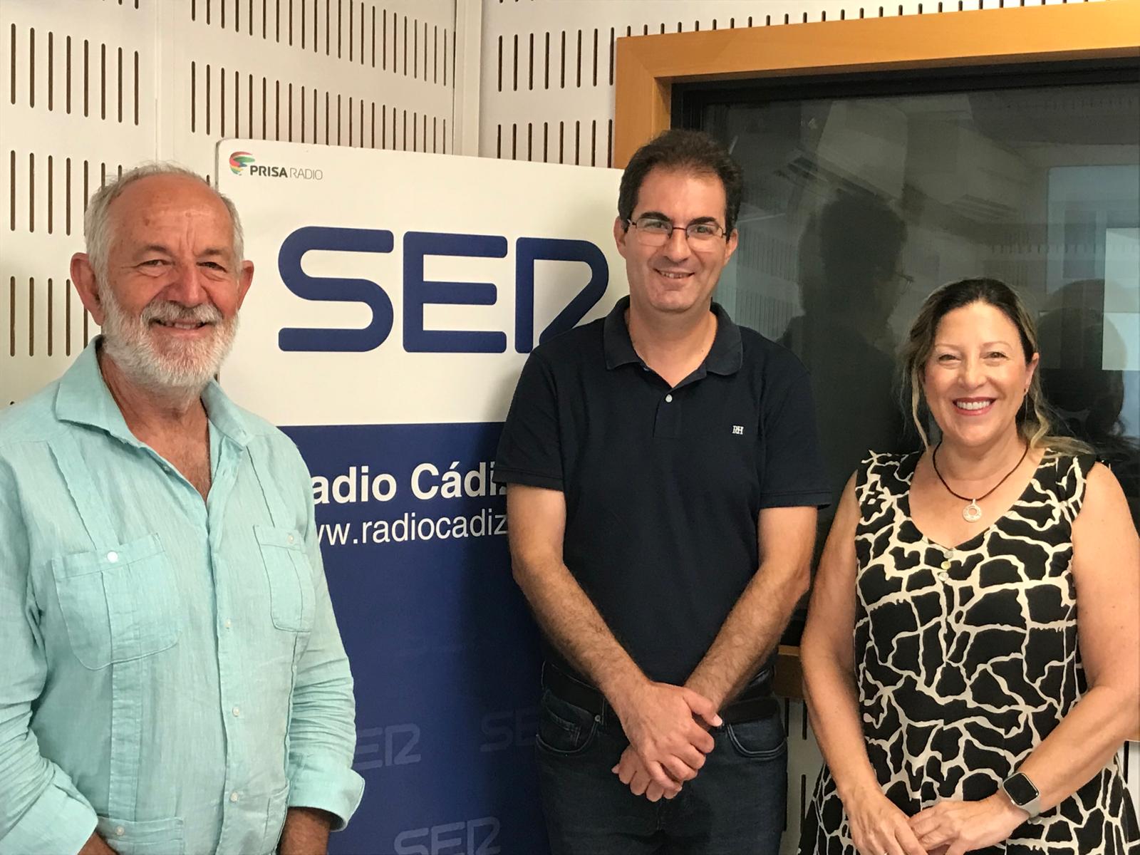 Antonio Pavón, Antonio Gerena y Eva Izquierdo en los estudios de Radio Cádiz