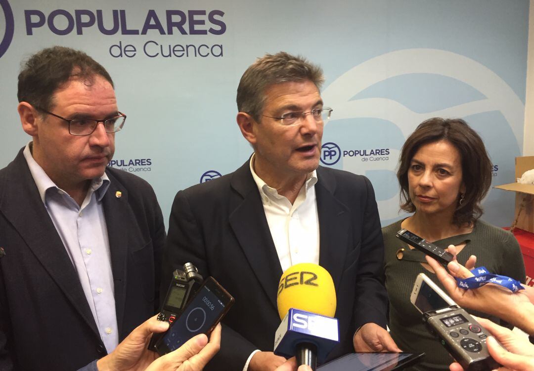 Rafael Catalá, entre Benjamín Prieto y Luz Moya