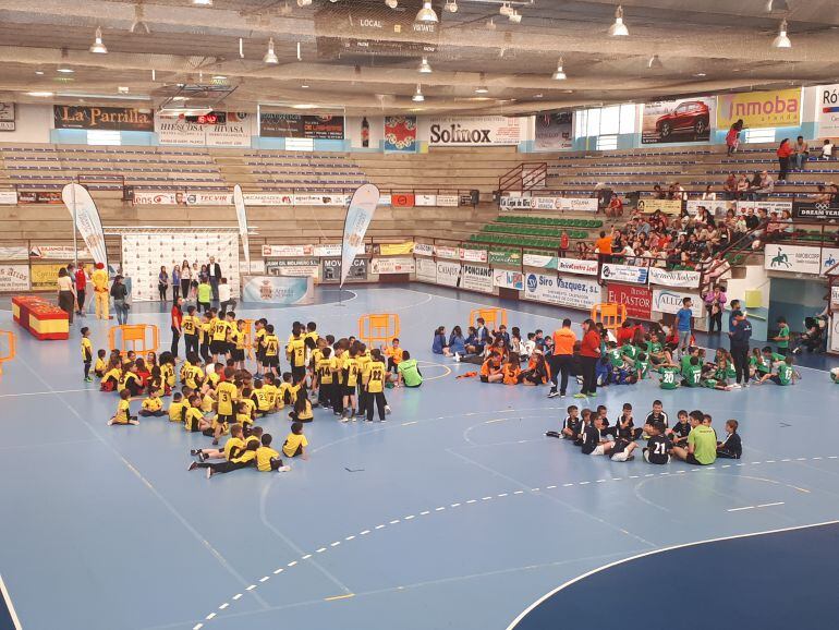 La cancha del Pabellón Polideportivo Príncipe de Asturias acogío la entrega de medallas.