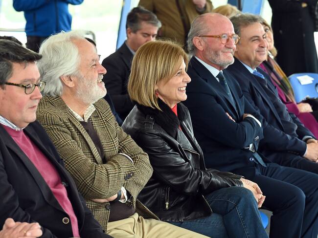 La alcaldesa de jerez junto al gerente del Circuito de Jerez y miembros de la Corporación Municipal