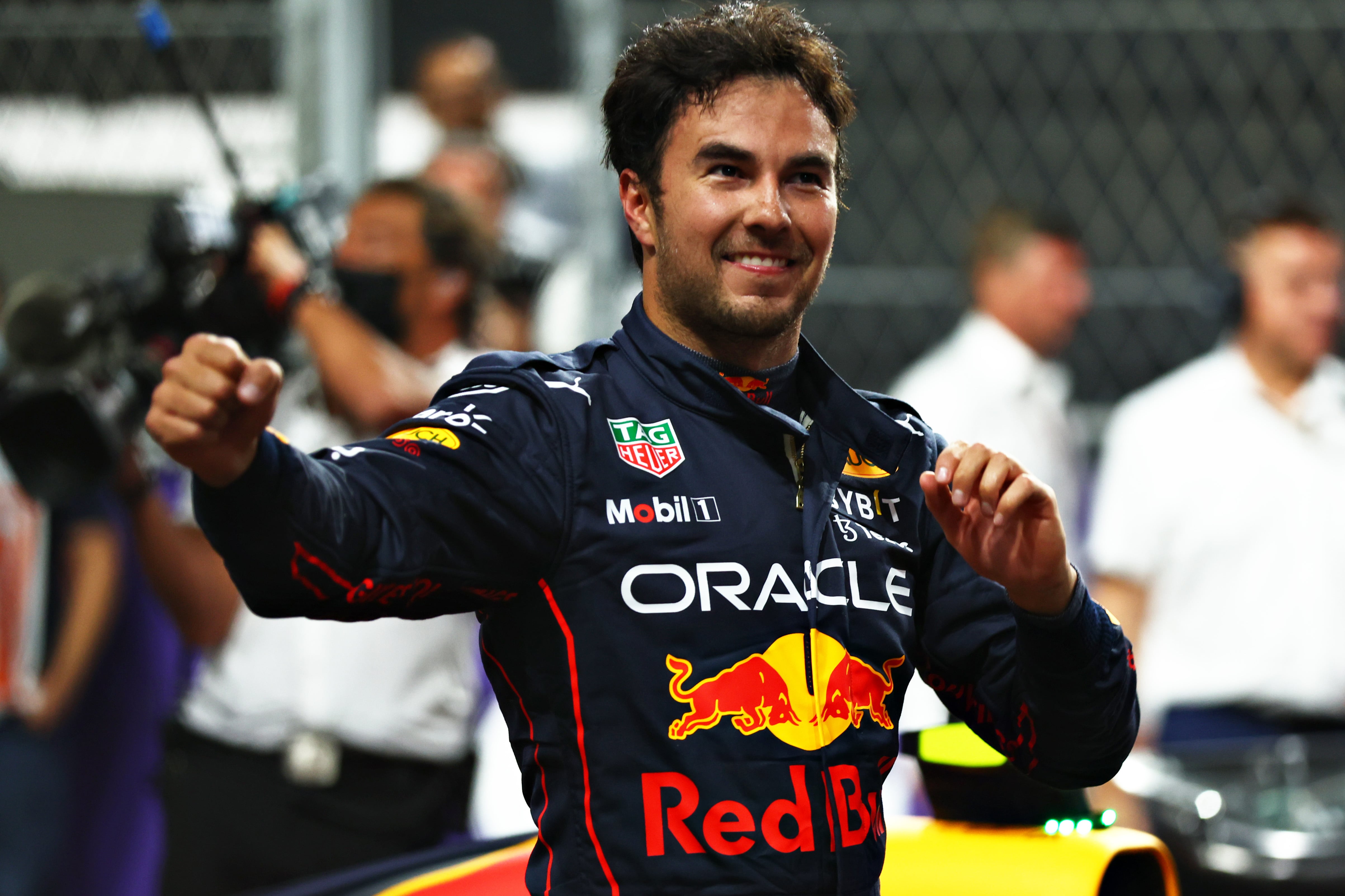 Sergio Pérez celebrando la pole del GP de Arabia Saudí