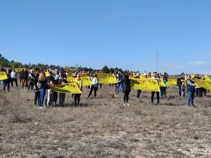 Una de las manifestaciones convocadas por la plataforma en una zona de Elda donde se pretendía ubicar una planta solar