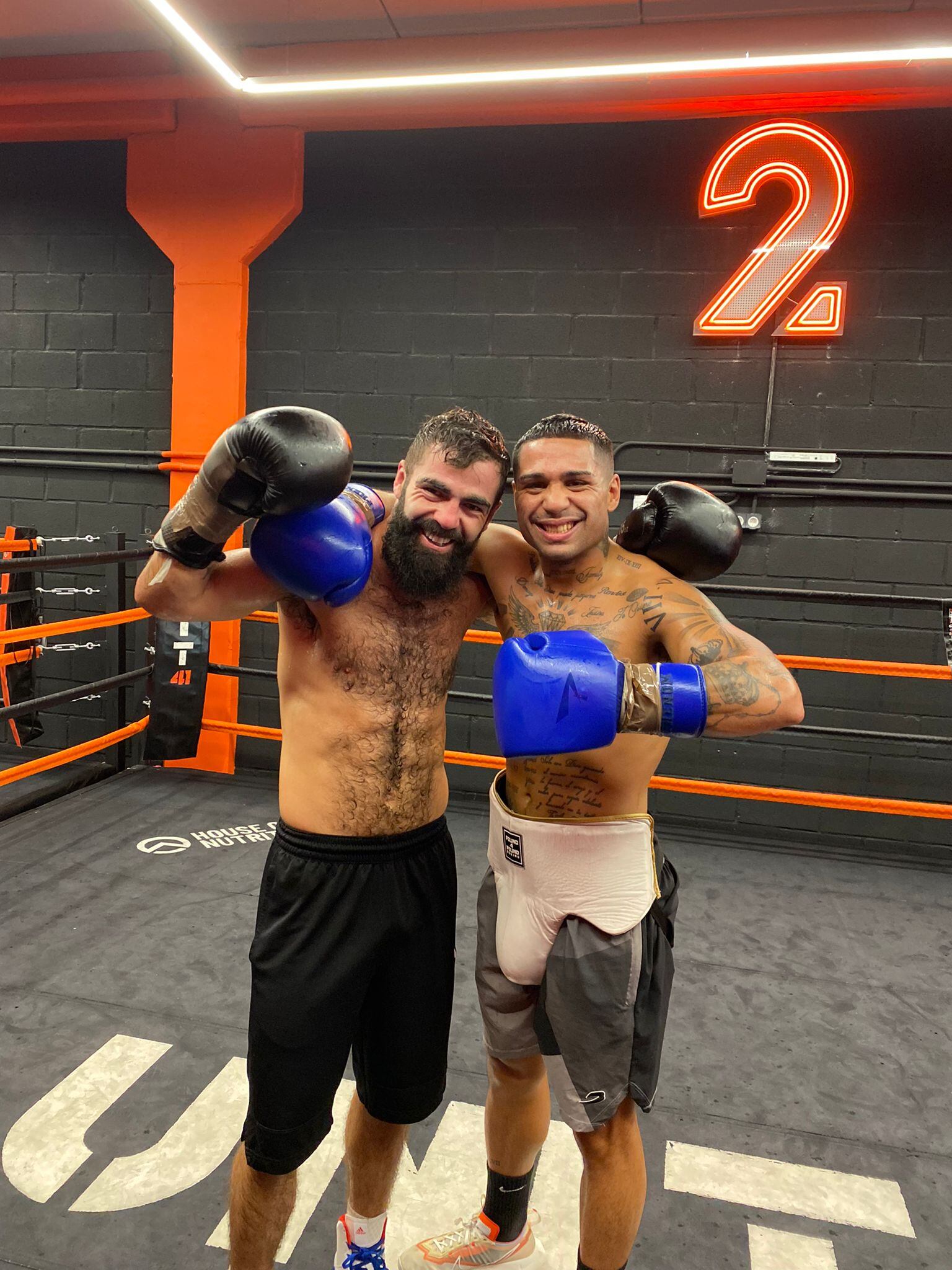 Salvi se prepara en Marbella junto a Jono Carrol