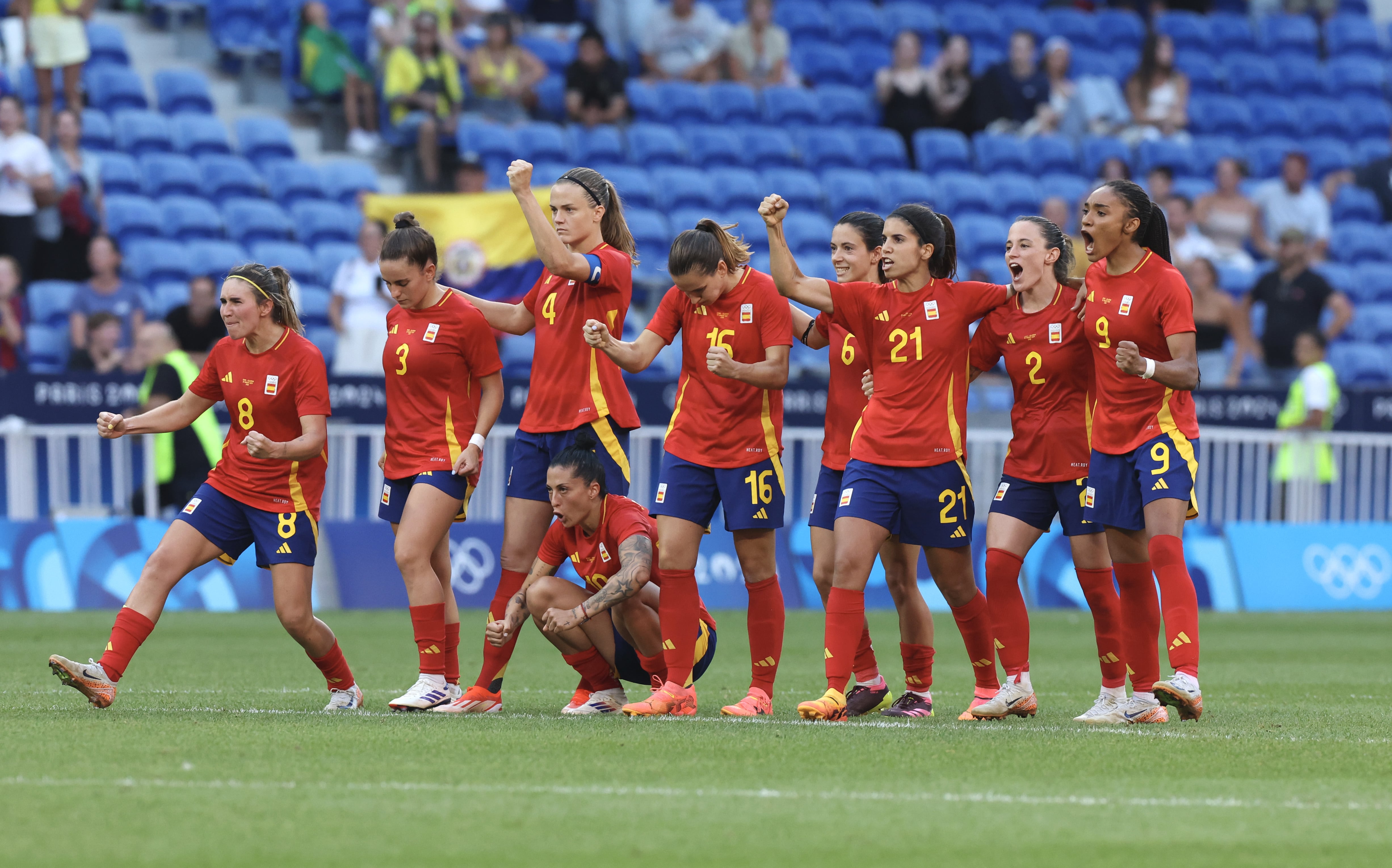 Las jugadoras de la selección española reaccionan a la tanda de penaltis contra Colombia en cuartos de final de los Juegos Olímpicos de París 2024