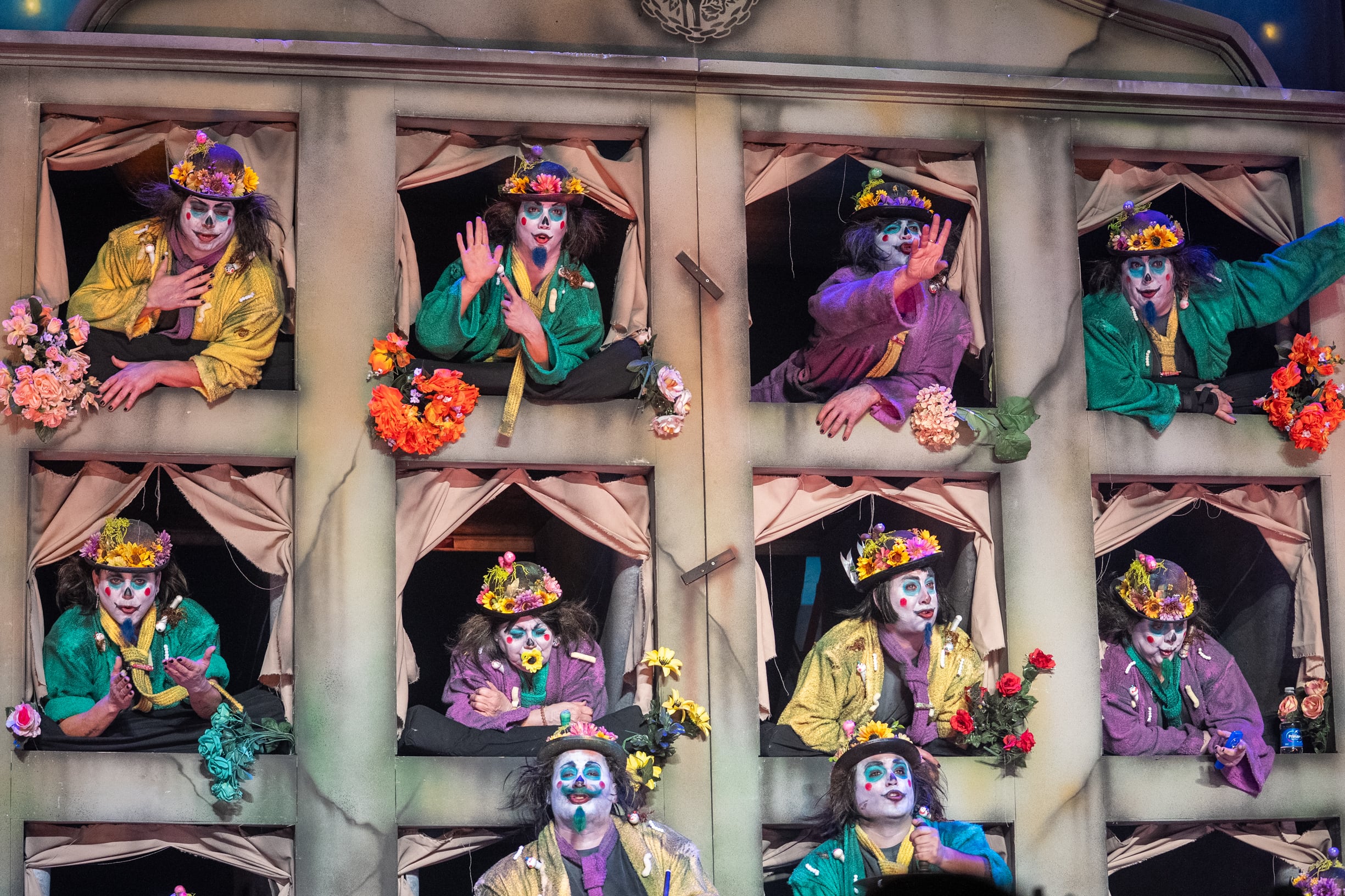 Chirigota: 'Los que la tienen de mármol'