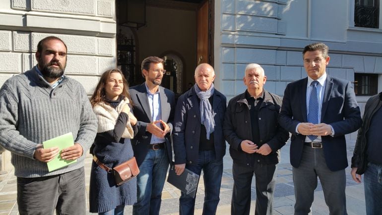 Los portavoces de la oposición en el Ayuntamiento de Granada apoyan las reivindicaciones sobre el soterramiento del AVE de la asociación de vecinos de La Chana