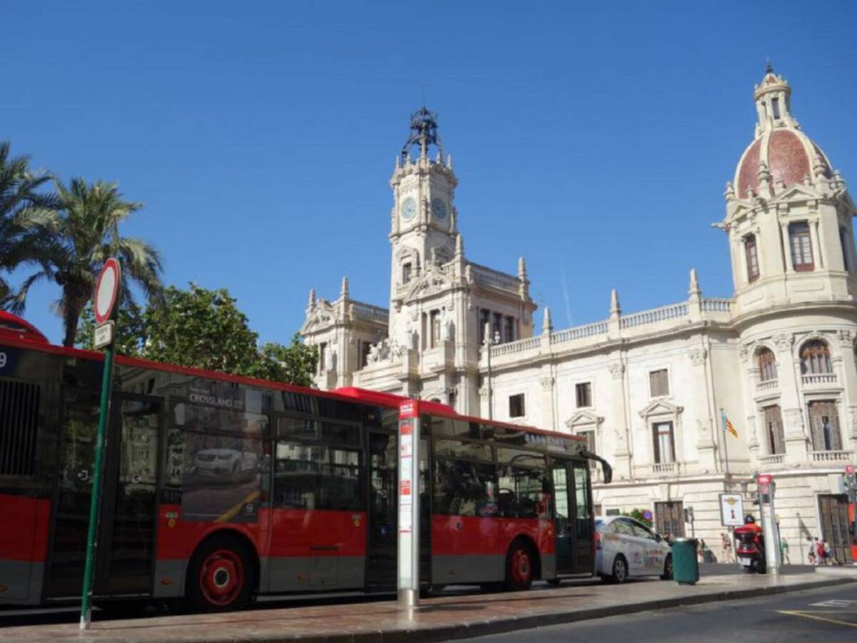 El comité de empresa de la EMT quiere hacer huelga en Fallas