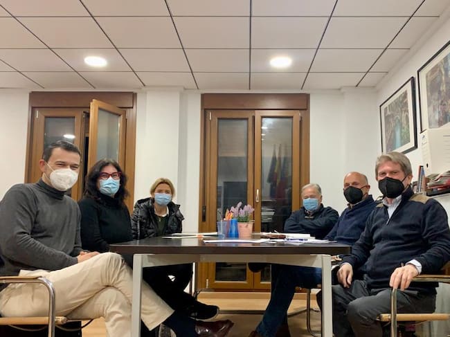 Reunión entre representantes vecinales y del PP de Dénia.