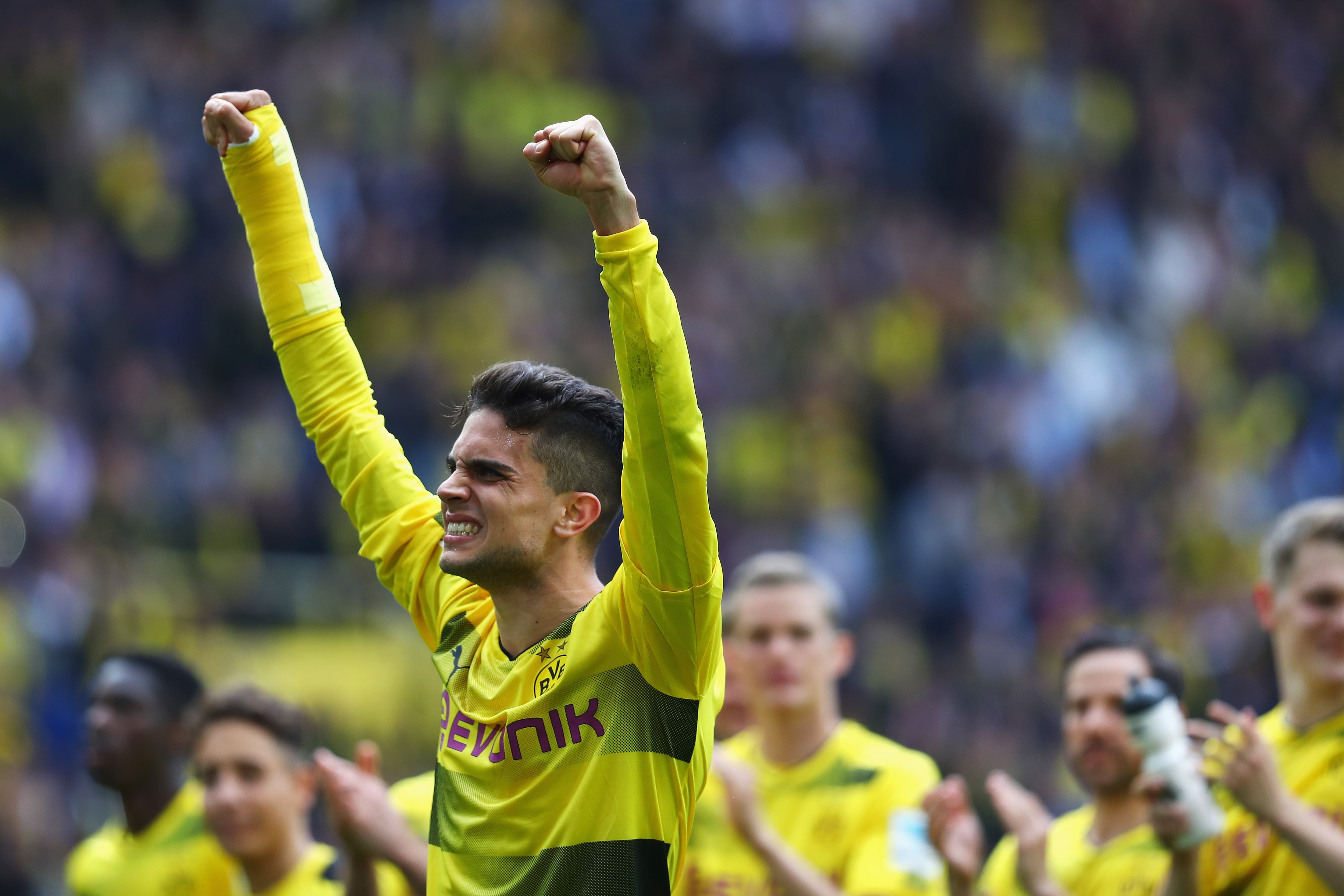 Marc Bartra, durante su etapa en el Borussia Dortmund, con la muñeca vendada