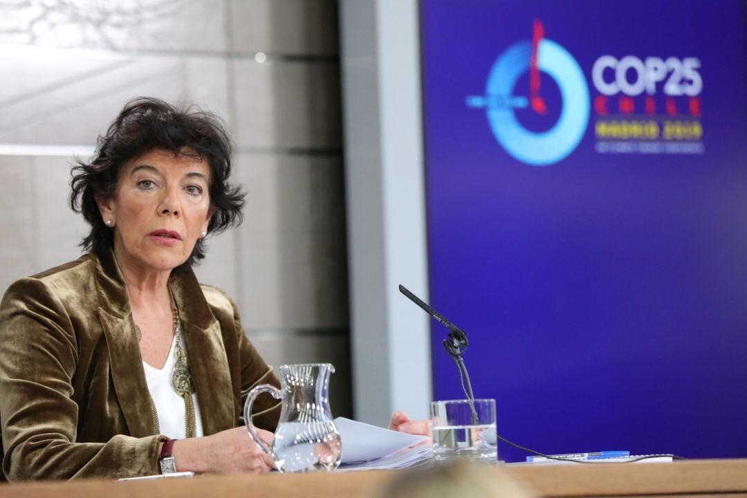 La ministra Portavoz en funciones, Isabel Celaá, comparece ante los medios de comunicación, tras la reunión del Consejo de Ministros en Moncloa este viernes. 