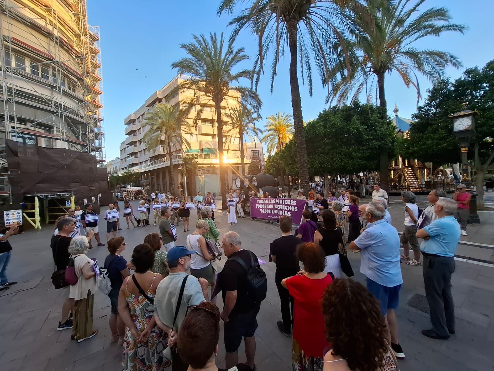 Concentración en Jerez en condena de la violencia machista