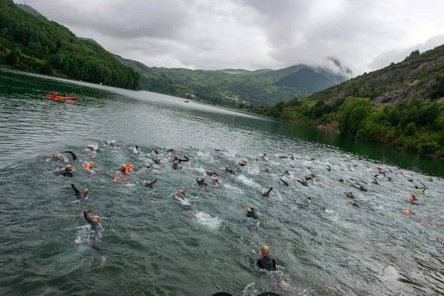 Prueba de natación del Triatlón Sallent de Gállego