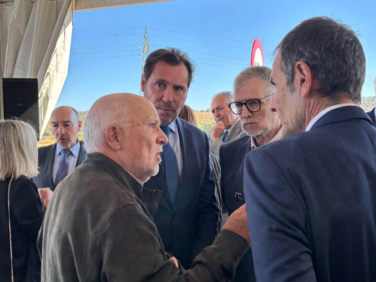 Óscar Puente junto a Marcelino Iglesias y Víctor Morlán