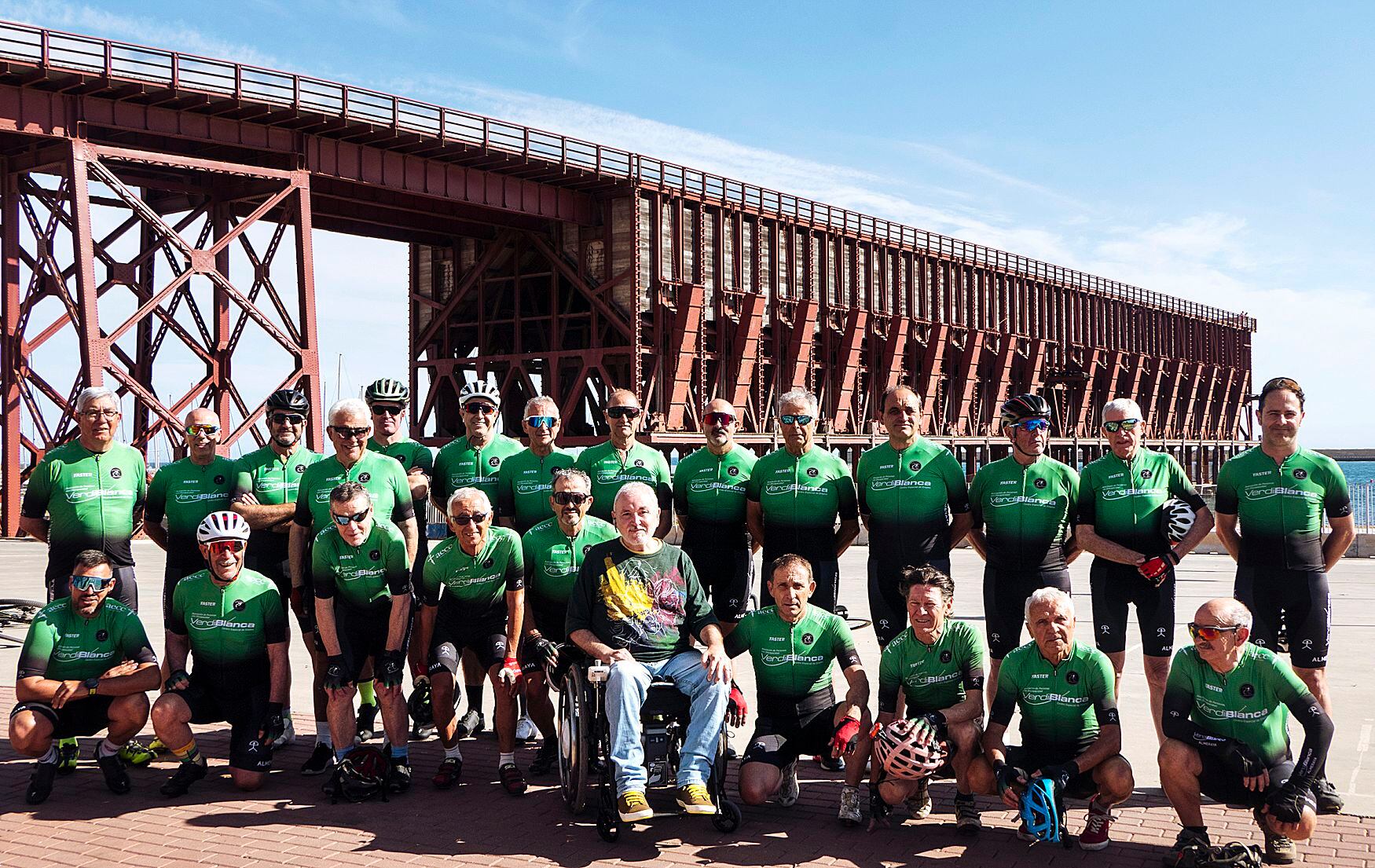 El Club Deportivo Almeraya con la indumentaria patrocinad por la Verdiblanca.