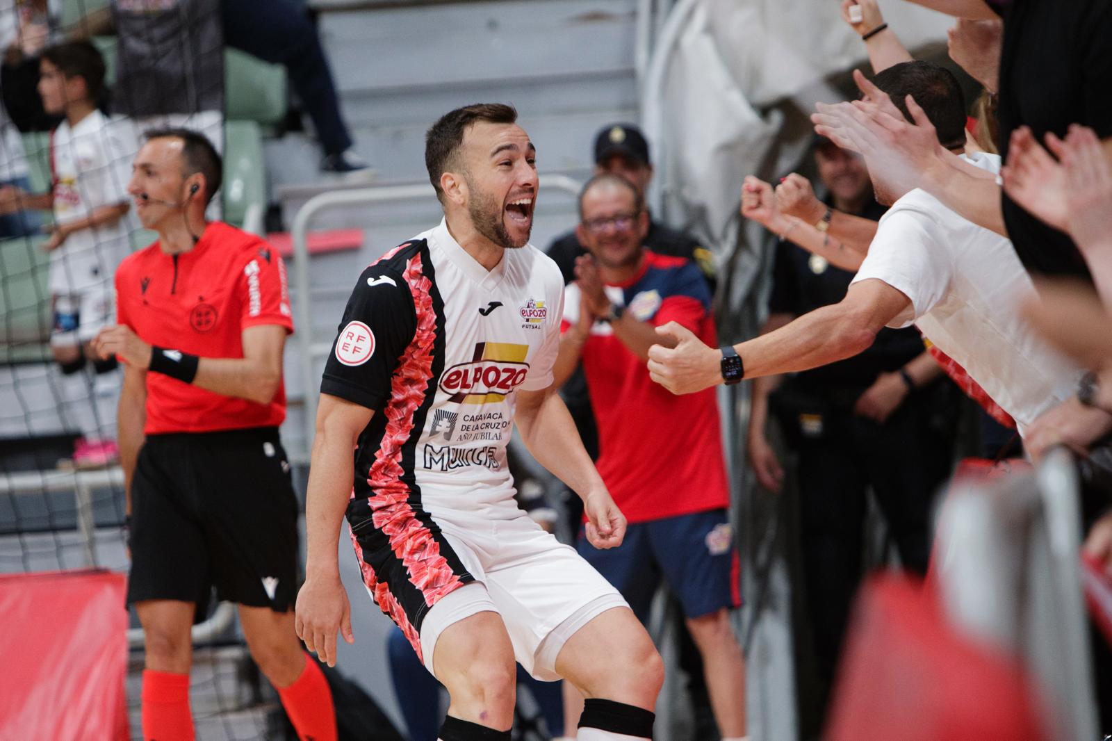 ElPozo celebra un gol ante su afición