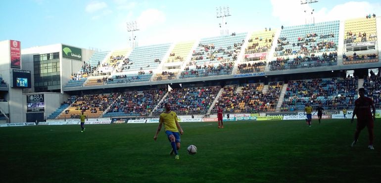 Momento del partido entre el Cádiz y el Marbella en Carranza