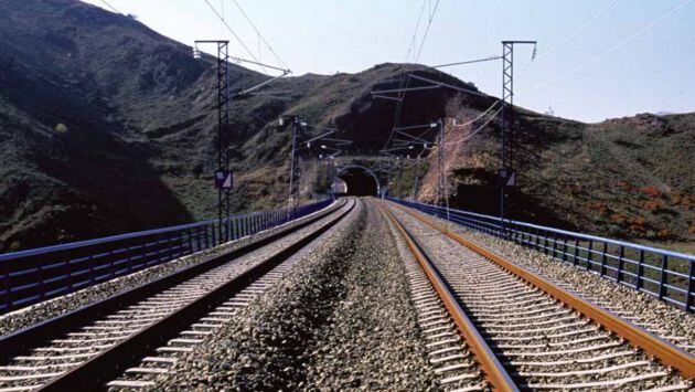 Desde la Base de Mantenimiento del AVE en Gabaldón “se controlan los tramos de AVE hasta Minglanilla, en la línea a Valencia, y hasta Bonete, en la de Albacete.