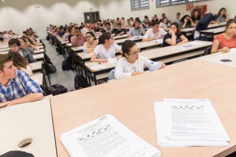 Imagen de los exámenes de la EvAU del pasado año en el campus de la UPNA de Tudela