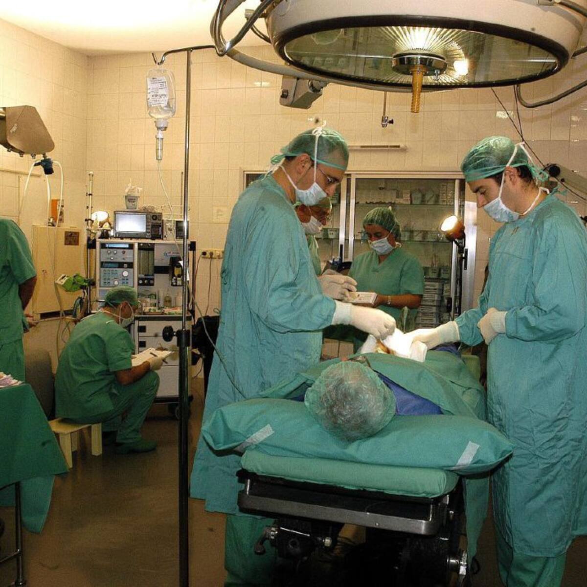 Salud pospone la votación del borrador de acuerdo sobre las cirugías de tarde en Cantabria porque no lo conocían todos los sindicatos