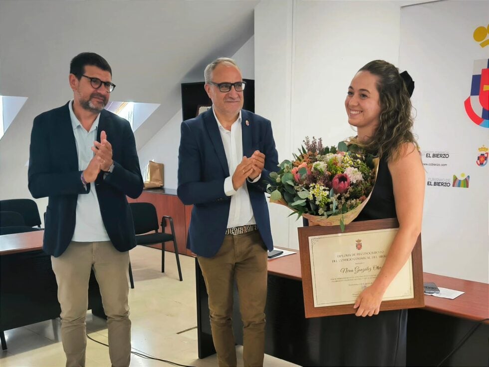 Nerea González recibe el homenaje del Consejo Comarcal Bierzo