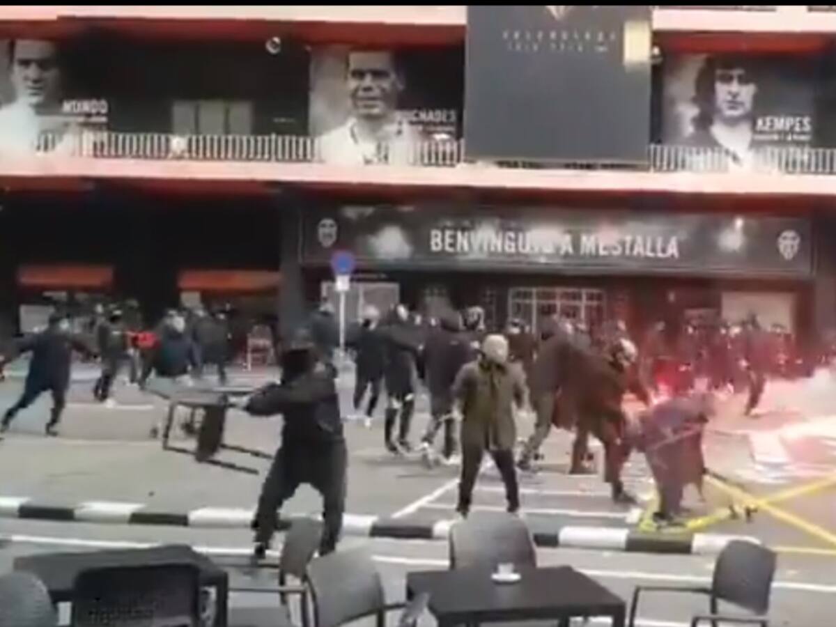 Disturbios entre los ultras de ambos equipos en la previa del Valencia - Barcelona