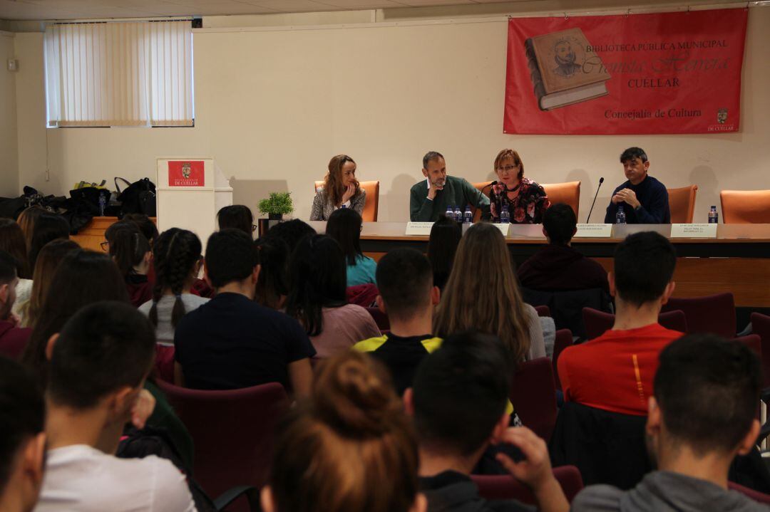 Alumnos de varios institutos de la comarca participan en una anterior jornada de emprendimiento organizada por Honorse