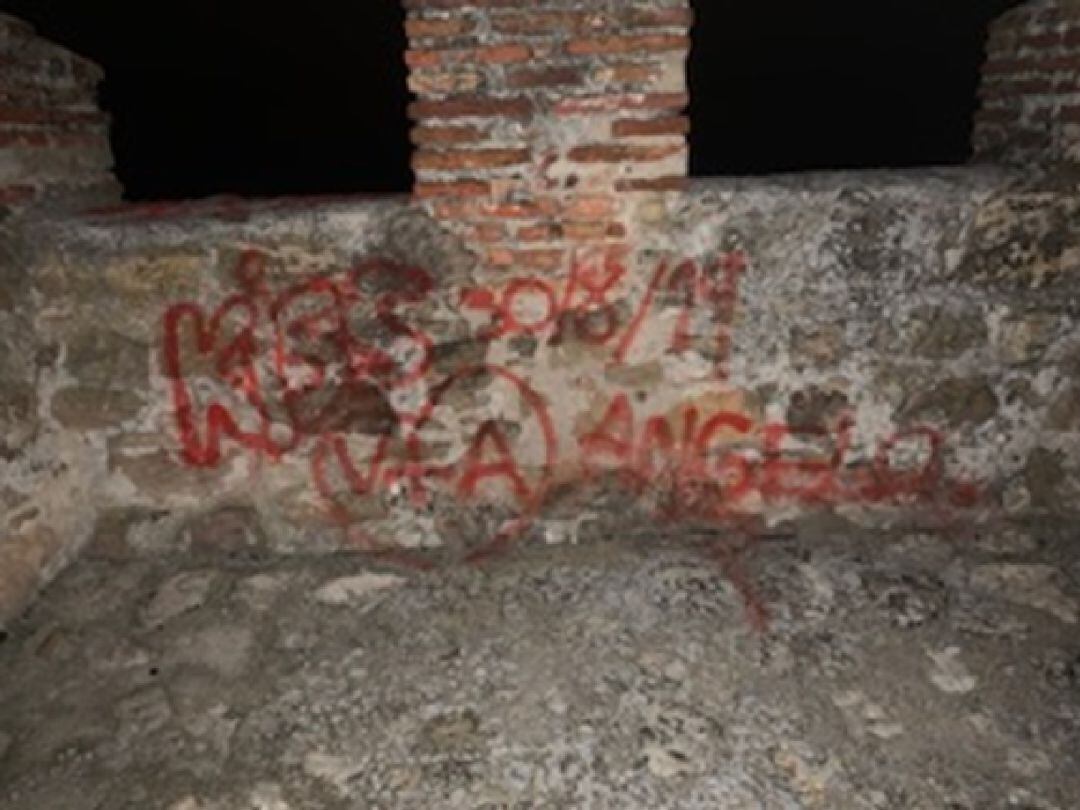 Un menor de 13 años denunciado a la Policía Nacional por pintadas en el Arco de San Cebrián