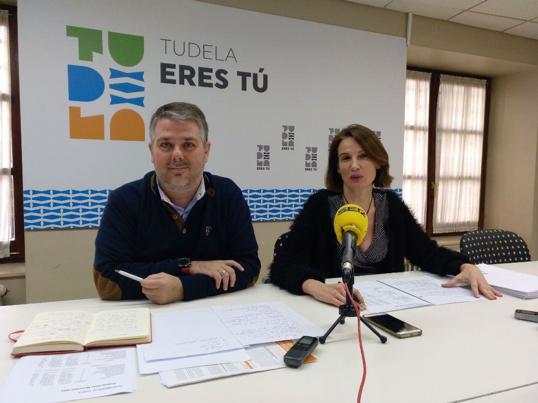 Fernando Ferrer, director del área de Economía y Hacienda; e Irene Royo, concejala de Hacienda