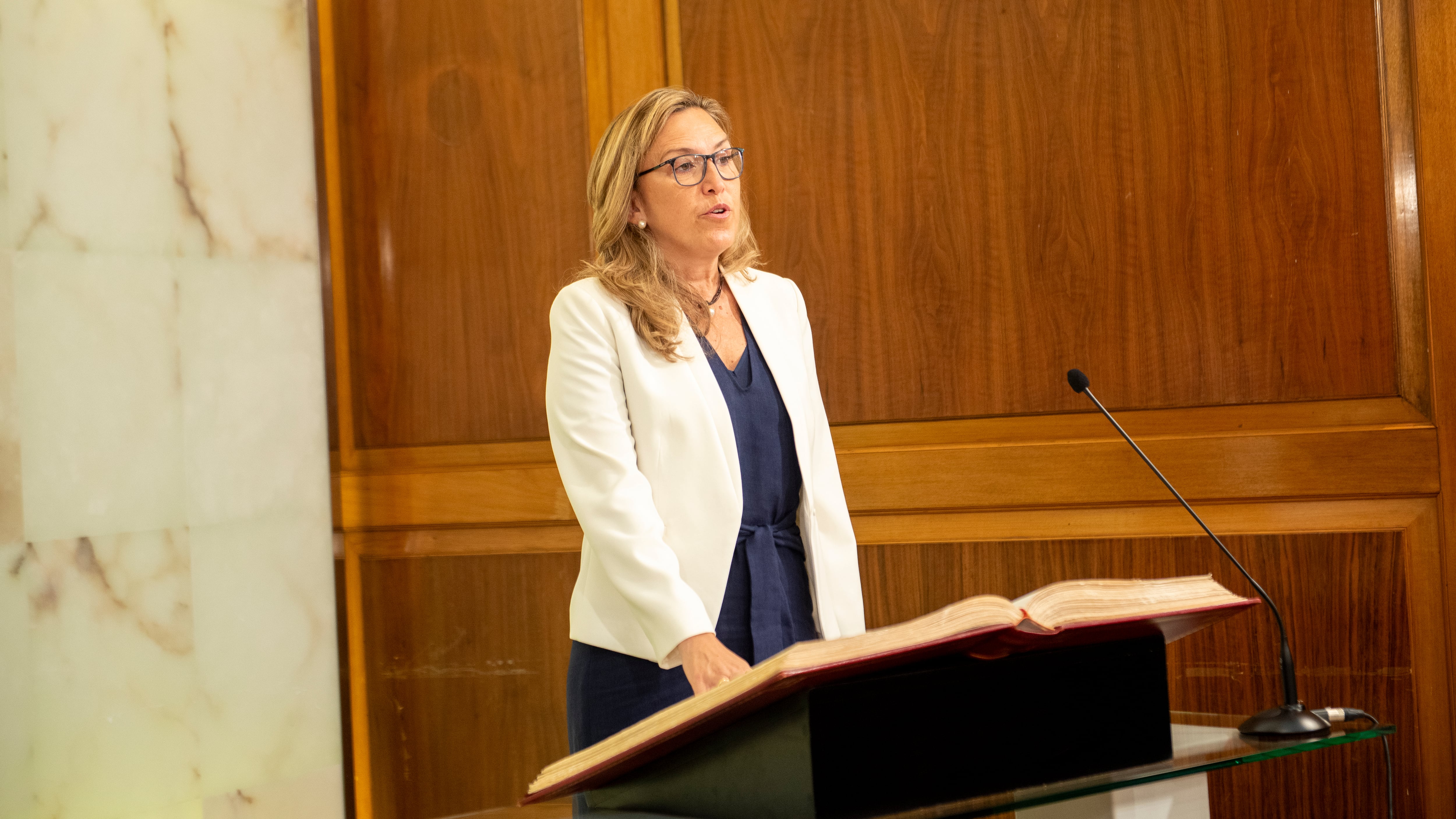 Belinda León, en su toma de posesión como nueva consejera de  Economía, Innovación, Empresa y Trabajo Autónomo del Gobierno de La Rioja.