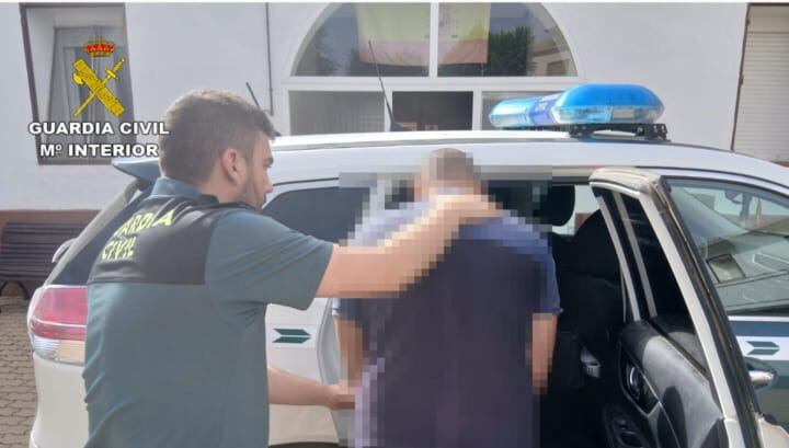 Se han detenido a dos personas y se investiga a otra