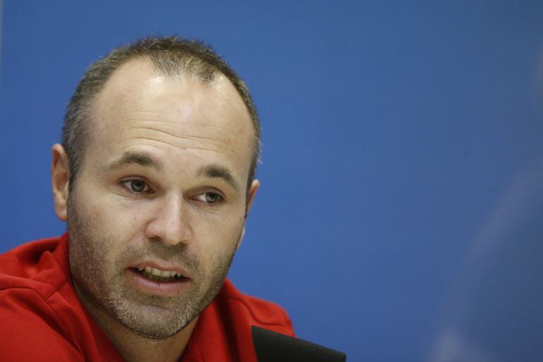 Iniesta en rueda de prensa con España