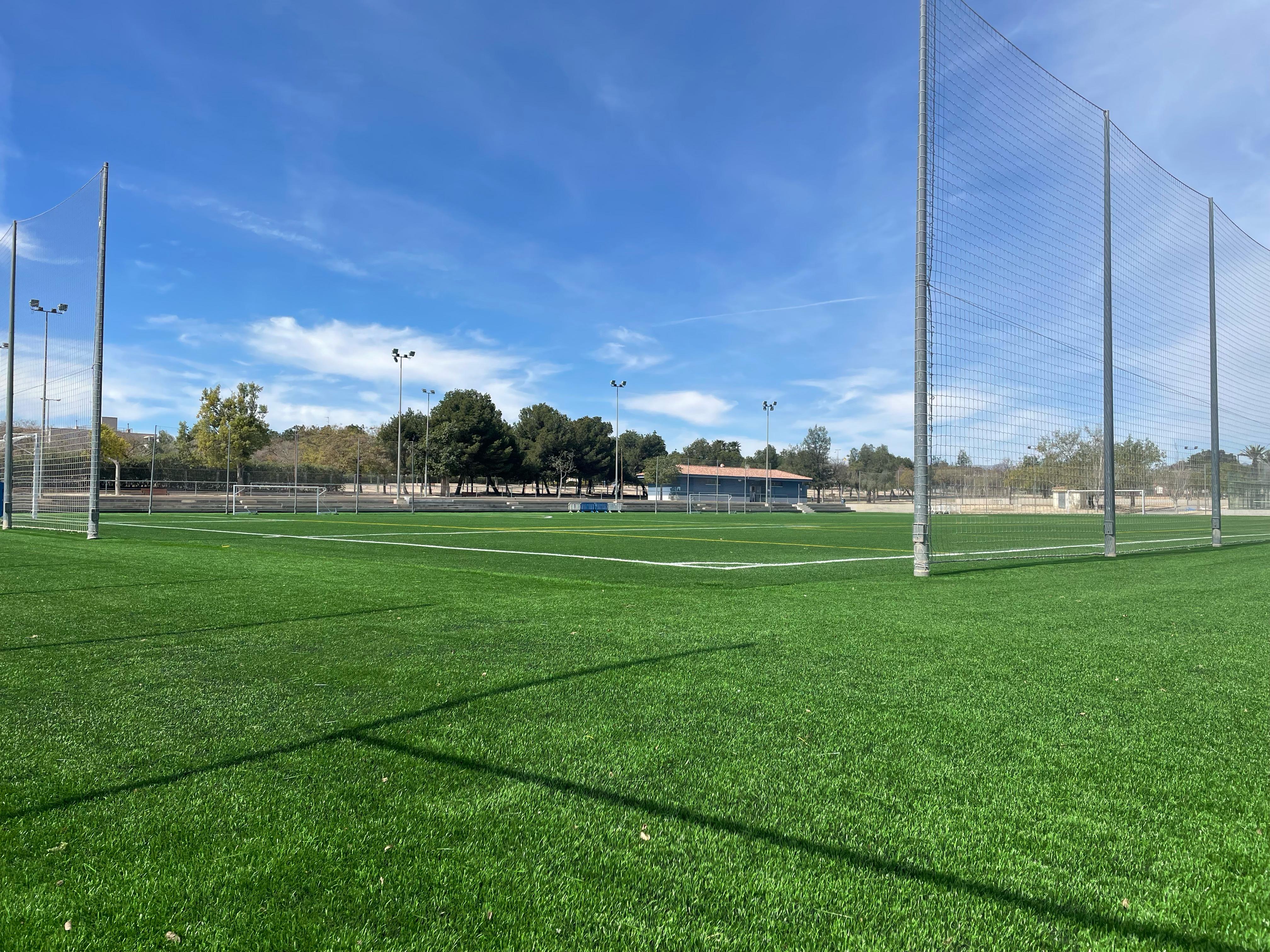 Campo de fútbol de césped artificial de Tómbola que tendrá que trasladarse para construir el pabellón