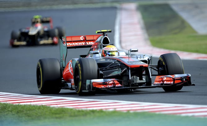 El piloto británico de Fórmula Uno del equipo McLaren Mercedes, Lewis Hamilton, conduce su vehículo durante el Gran Premio de Hungría, que se disputa en el circuito Hungaroring en Mogyorod, Hungría, el día 29 de julio de 2012.