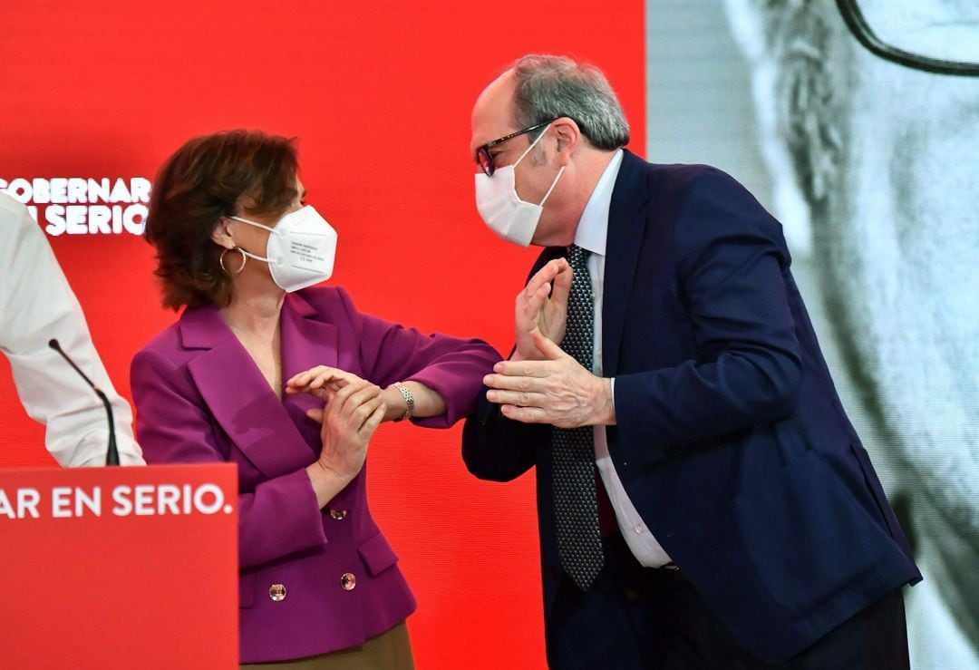 El candidato socialista a la Comunidad de Madrid, Ángel Gabilondo, junto a la secretaria de Igualdad del PSOE y vicepresidenta primera del Gobierno, Carmen Calvo