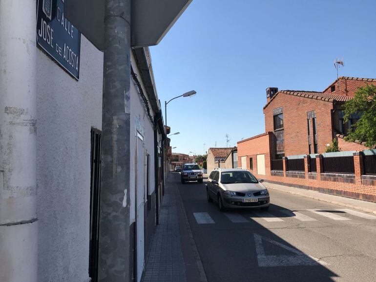 El tráfico rodado en la calle José de Acosta está siendo estudiado en el Ayuntamiento medinense