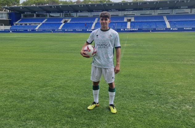 Javi Hernández ha sido presentado como nuevo jugador de la SD Huesca