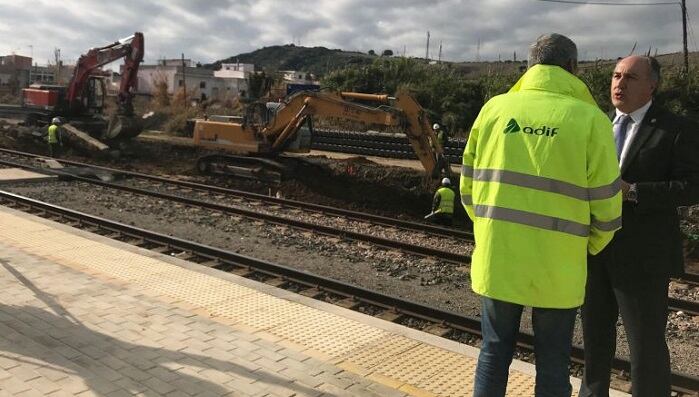 Landaluce en una visita a la estación de tren