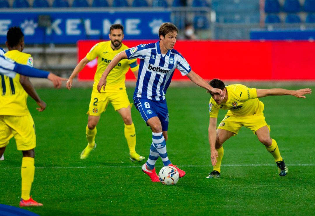 Tomás Pina con el esférico.