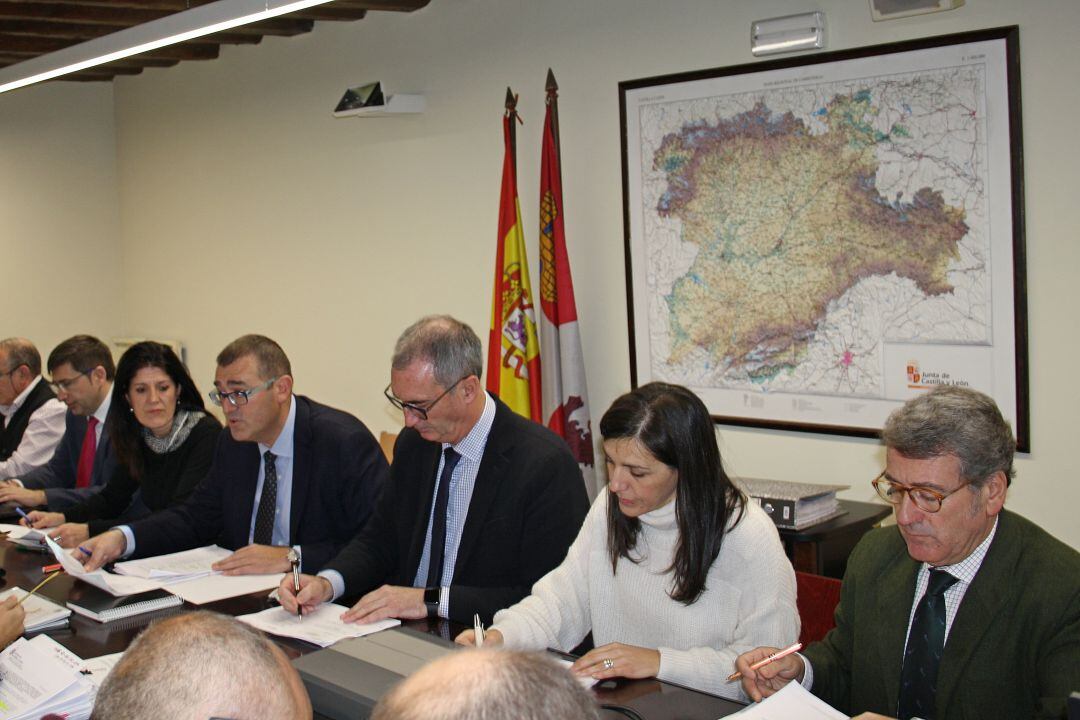 La comisión de urbanismo y medio ambiente reunida en la Delegación Territorial de la Junta en Segovia