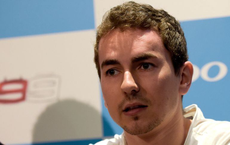 BARCELONA, SPAIN - SEPTEMBER 15: Jorge Lorenzo presents his signature 'Zopo' mobile phone to Europe at FNAC Triangle on September 15, 2015 in Barcelona, Spain. (Photo by Robert Marquardt/Getty Images)