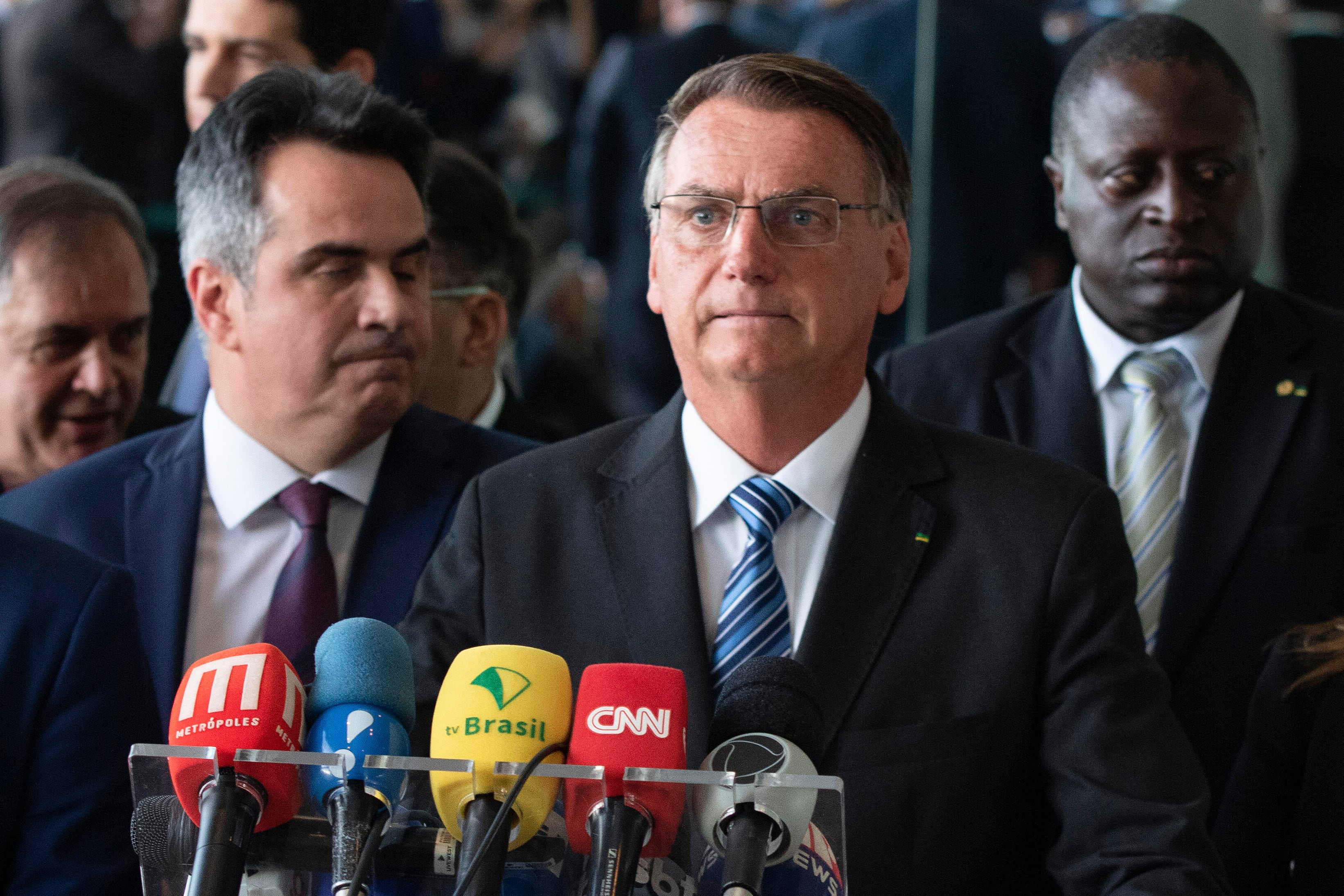 El presidente brasileño, Jair Bolsonaro, se pronunció hoy sobre los resultados de los comicios del pasado domingo, pero sin aludir a la victoria de Luiz Inácio Lula da Silva, y aseguró que &quot;seguirá siendo fiel a la Constitución&quot;.