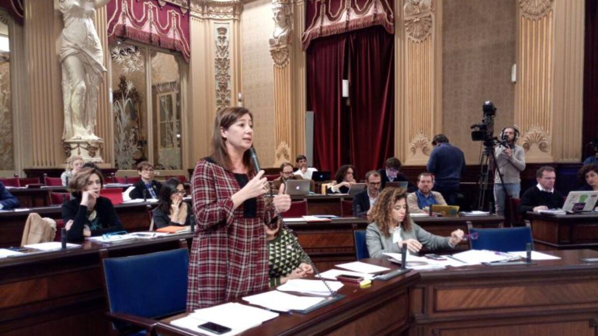 Armengol defiende que tras el consenso con el decreto se convocarán oposiciones