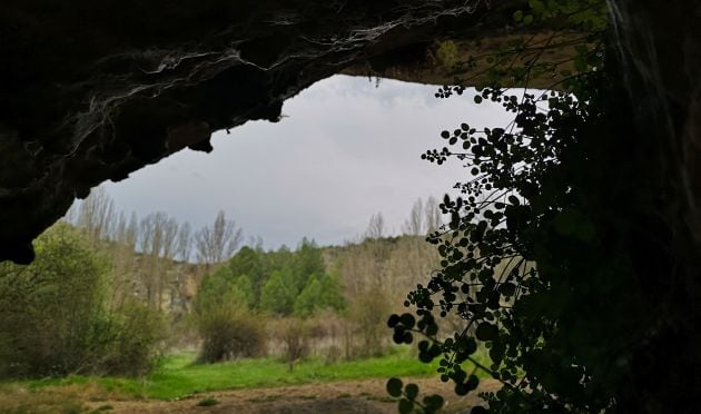 La cueva del Moro tiene una cavidad amplia a la entrada.