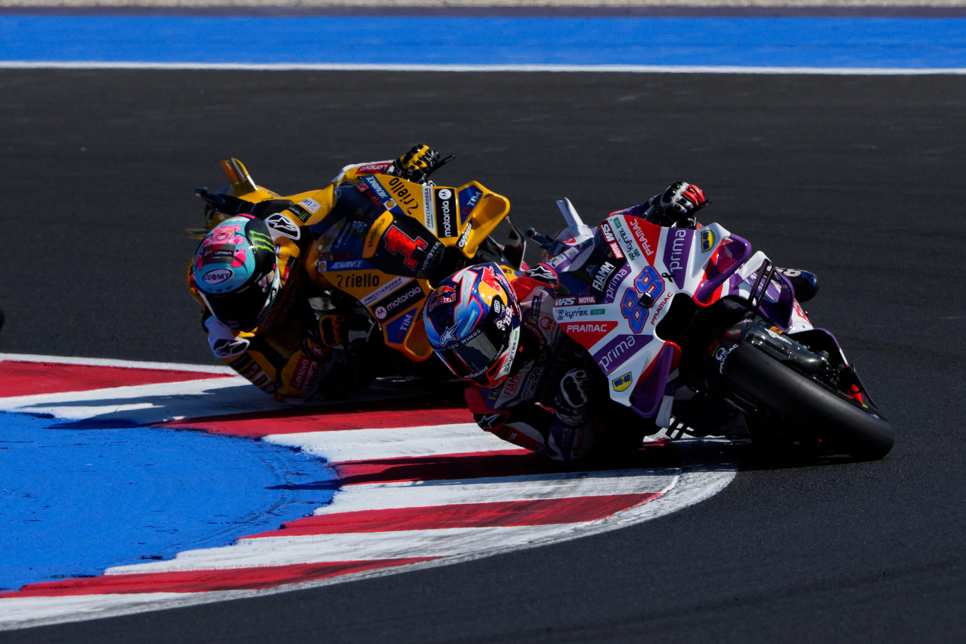 Lucha por la pole entre Jorge Martín y Pecco Bagnaia