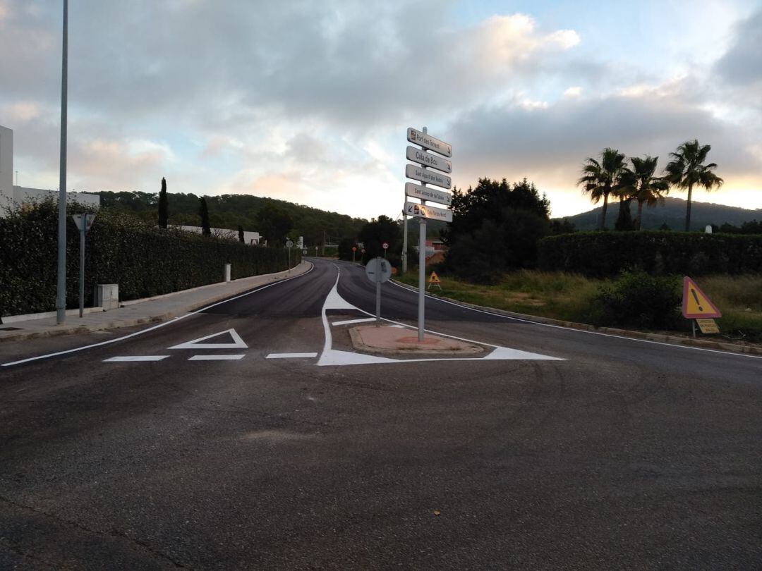 Imagen de la carretera de Cala Tarida