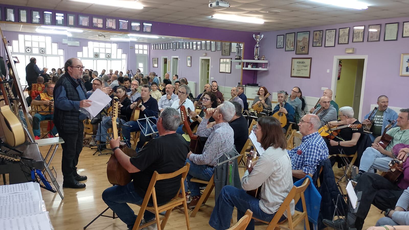 Master class sobre instrumentos de pulso y púa celebrada en Huesca