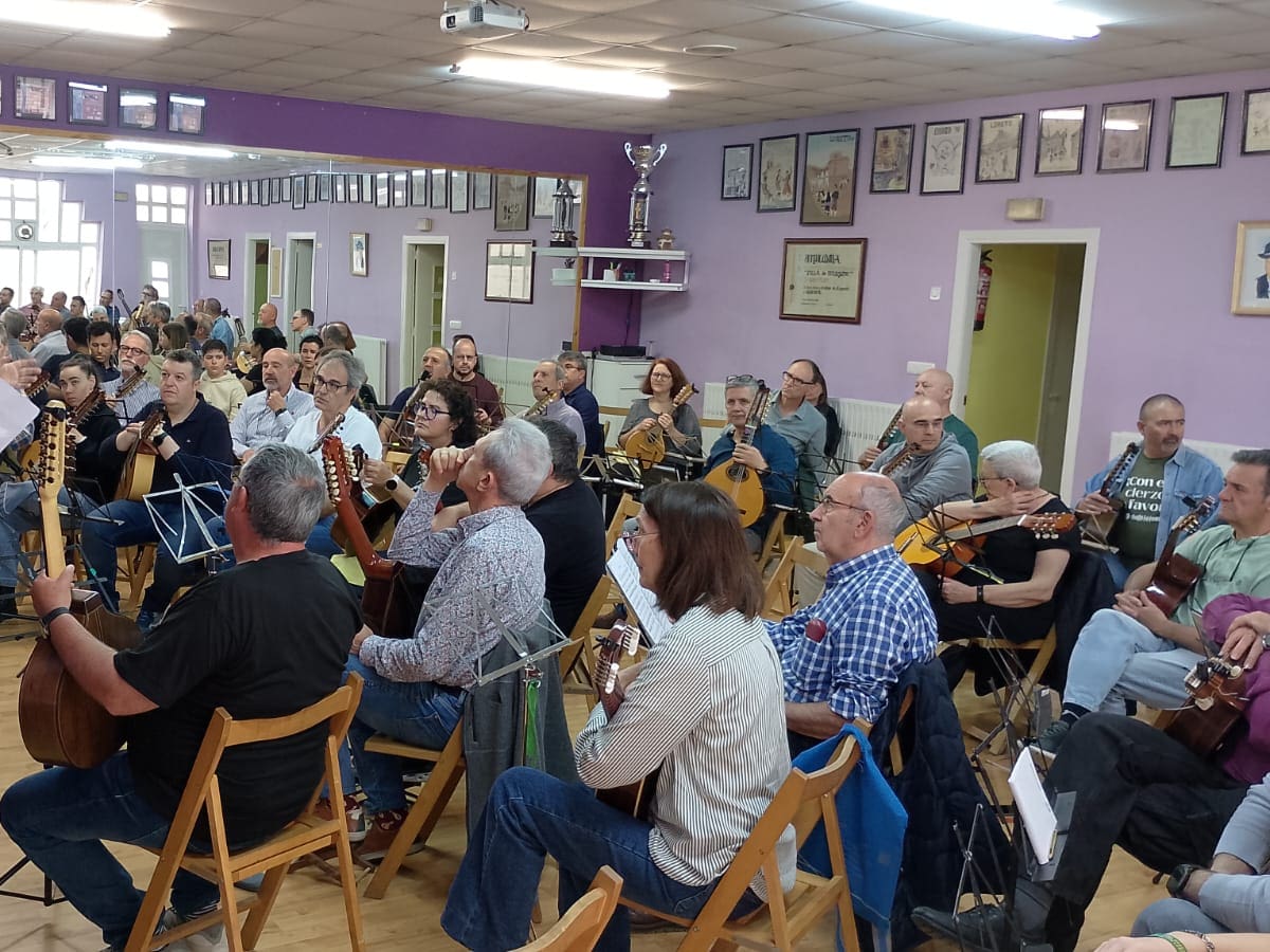 Master Class sobre los instrumentos de púa, previa al IV Encuentro Nacional de Orquestas de Pulso y Púa